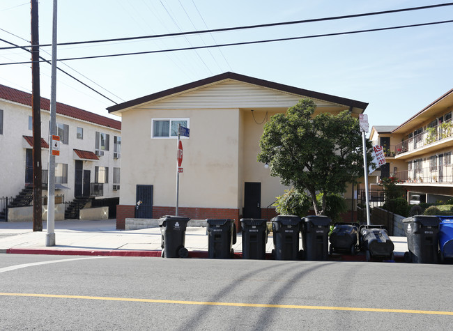 901 Centennial St in Los Angeles, CA - Foto de edificio - Building Photo