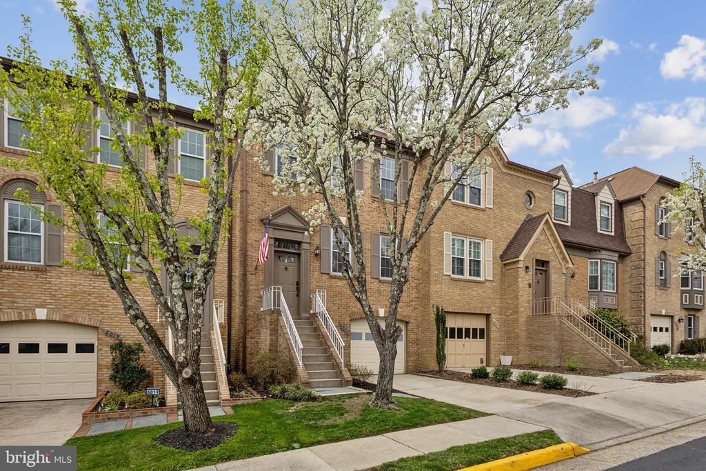 6021 Cromwell Pl in Alexandria, VA - Building Photo