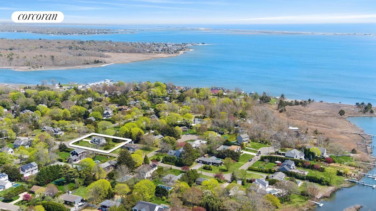 1 Friese Dr in East Quogue, NY - Building Photo