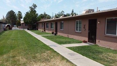 Greenway Gardens in Phoenix, AZ - Building Photo - Building Photo