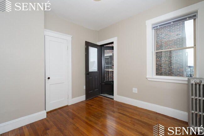 6 Sherborn Ct, Unit 10 in Medford, MA - Building Photo - Building Photo