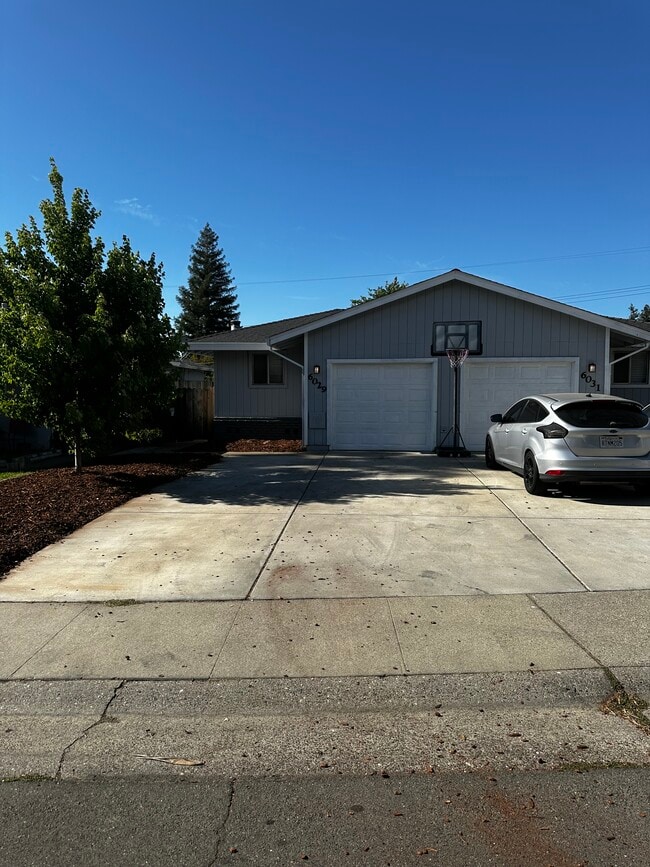 6029 Rye Way in Carmichael, CA - Building Photo - Building Photo