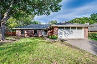 1321 Meadow Ct in Midlothian, TX - Building Photo