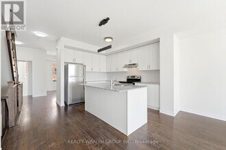 7 City Park Cir in Vaughan, ON - Building Photo - Building Photo