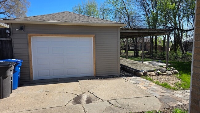 2564 E Tiffin Ave in Des Moines, IA - Building Photo - Building Photo