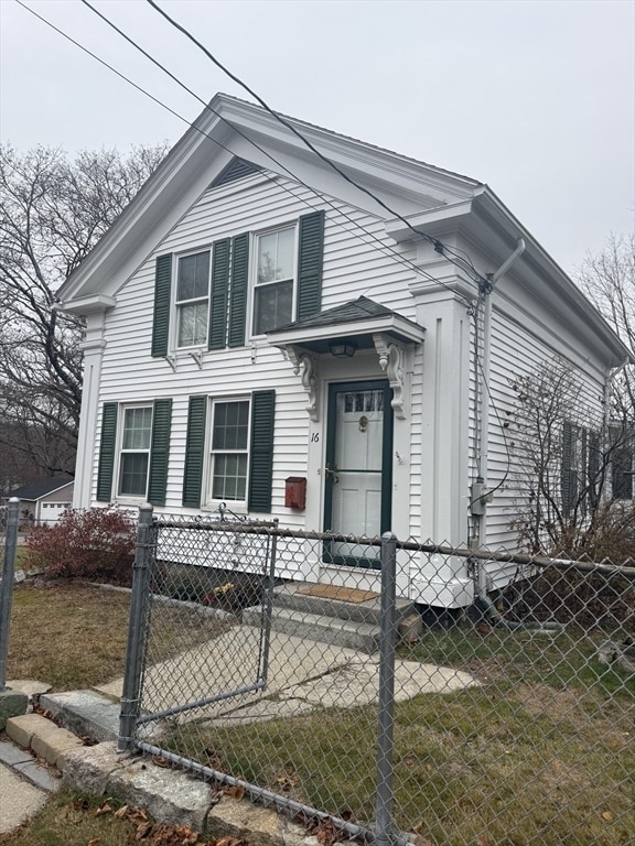 16 Barber St in Medway, MA - Building Photo - Building Photo