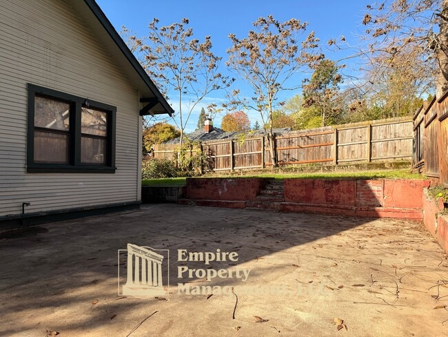 537 NE Winchester St in Roseburg, OR - Building Photo - Building Photo