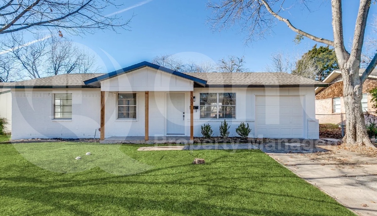 1207 Crestridge Dr in Plano, TX - Building Photo