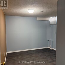 5876 Chessman Ct in Mississauga, ON - Building Photo - Building Photo