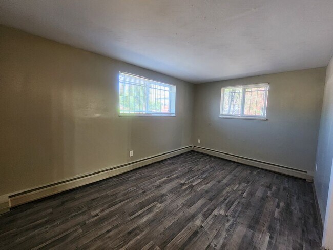 1951 Clinton St in Aurora, CO - Building Photo - Building Photo