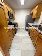 228 SW Chartwell Cir in Lee's Summit, MO - Building Photo - Building Photo
