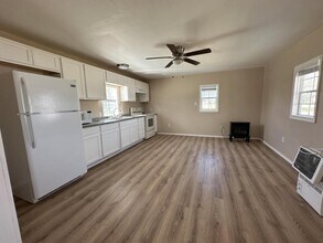 715 Reynolds St in Goldthwaite, TX - Building Photo - Building Photo