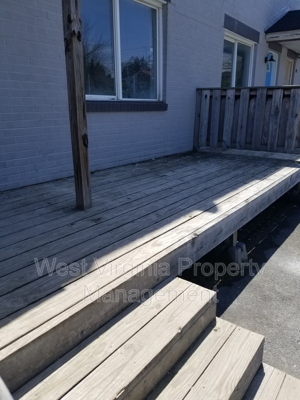 200 Lewis St in Oak Hill, WV - Building Photo - Building Photo