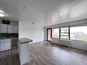 135 Montgomery St, Unit 7E in Jersey City, NJ - Building Photo - Building Photo