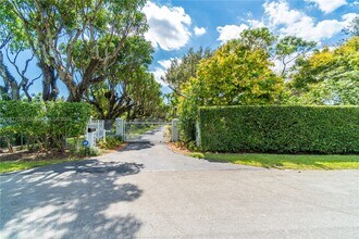 7500 SW 75th St in Miami, FL - Building Photo - Building Photo