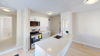 Britannia Beach in Ottawa, ON - Building Photo