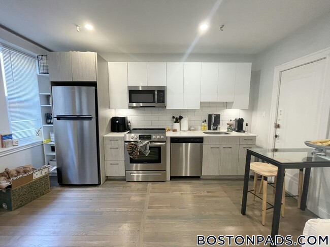 117 Park Dr in Boston, MA - Building Photo - Building Photo
