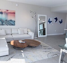 460 NE 28th St, Unit 2001 in Miami, FL - Building Photo - Building Photo