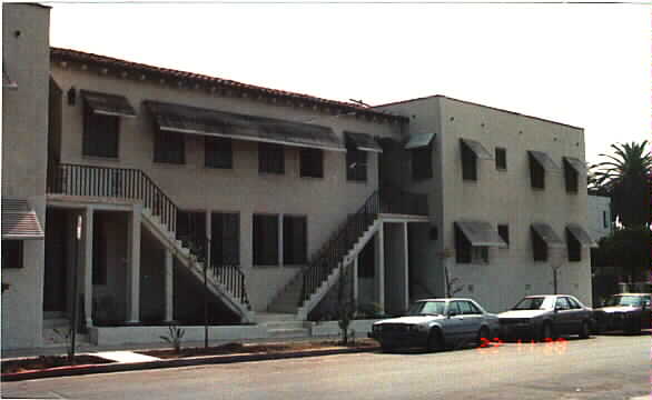 464-466 N Hobart Blvd in Los Angeles, CA - Building Photo