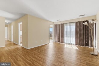 561 Florida Ave in Herndon, VA - Building Photo - Building Photo