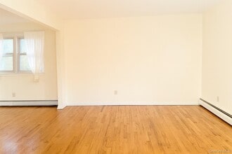 9 Ivy St in Farmingdale, NY - Building Photo - Building Photo
