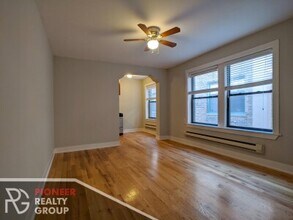 429 W Roscoe St, Unit 1 in Chicago, IL - Building Photo - Building Photo