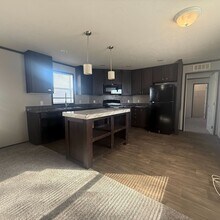 10610 State Rte 762 in Lockbourne, OH - Foto de edificio - Building Photo