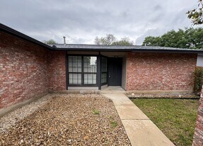 4023 Briar Hollow in San Antonio, TX - Building Photo