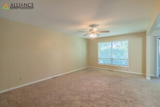 2025 Shirley Ln-Unit -2025 in Manhattan, KS - Building Photo - Building Photo