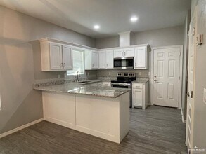 8 Redbud Ln in Weslaco, TX - Building Photo - Building Photo