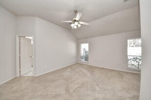 70 N Lace Arbor Dr in The Woodlands, TX - Building Photo