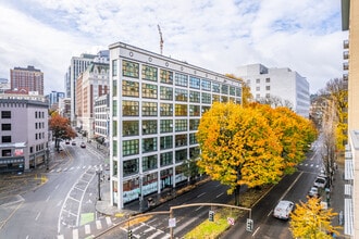 Ankeny Square Apartments in Portland, OR - Building Photo - Building Photo