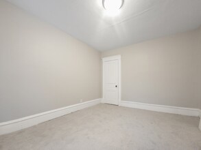 644 Van Buren St NE in Minneapolis, MN - Foto de edificio - Building Photo