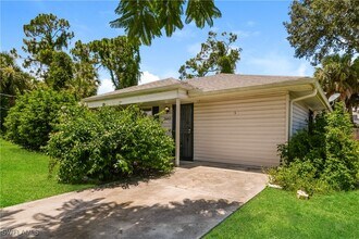 2643 S San Mateo Dr in North Port, FL - Building Photo - Building Photo