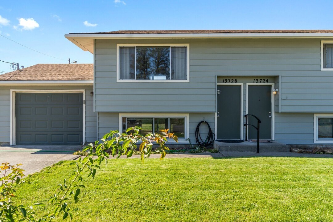 13726 E Mission Ave in Spokane Valley, WA - Building Photo
