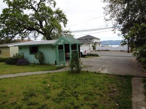 2661 Lakeshore Drive, Lakeport in Lakeport, CA - Building Photo - Building Photo