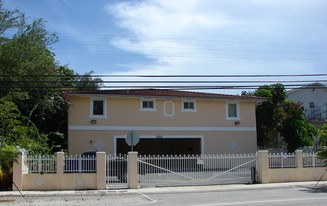 2490 NW 14th St Apartamentos