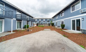 Indigo Apartments in Tacoma, WA - Building Photo - Building Photo