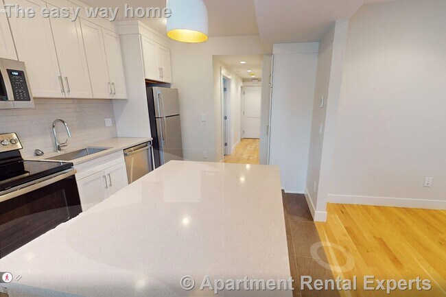 208-210 Banks St Unit #3, Unit #3 in Cambridge, MA - Foto de edificio - Building Photo