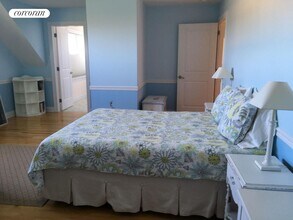 896 Deerfield Rd in Water Mill, NY - Foto de edificio - Building Photo