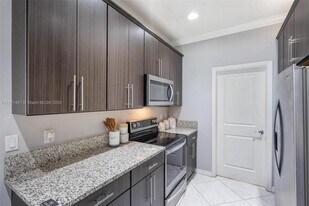 3944 Poinciana Ln in Hollywood, FL - Building Photo