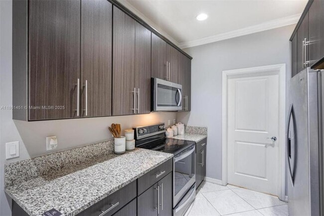 property at 3944 Poinciana Ln