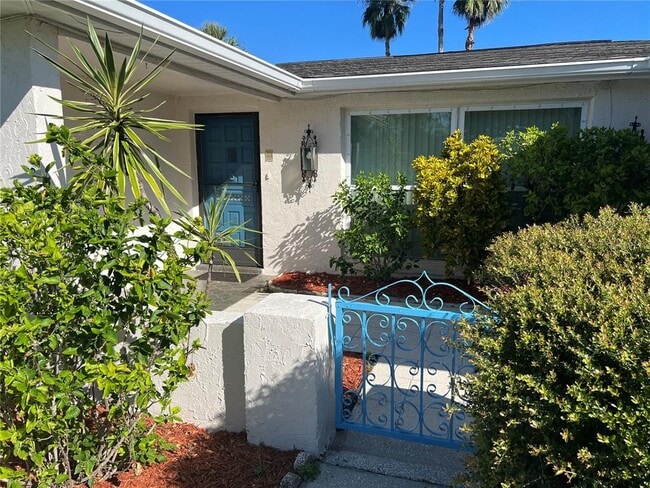 7403 Populus Dr in Port Richey, FL - Building Photo - Building Photo