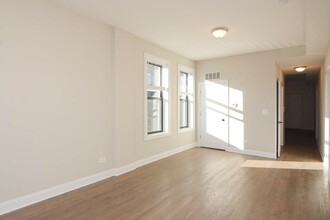 2350 N Kimball Ave, Unit G05C in Chicago, IL - Building Photo - Building Photo