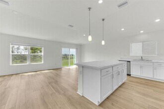 9267 Sandy Bluffs Circle in Parrish, FL - Building Photo - Building Photo