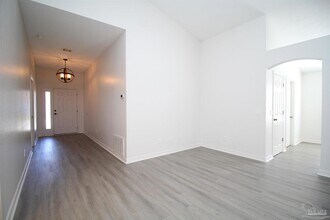 5865 Dandelion Ln in Pensacola, FL - Foto de edificio - Building Photo