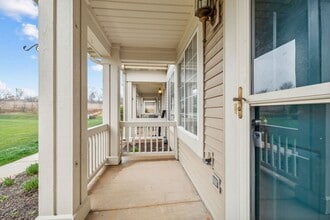 640 Lincoln Station Dr in Oswego, IL - Building Photo - Building Photo