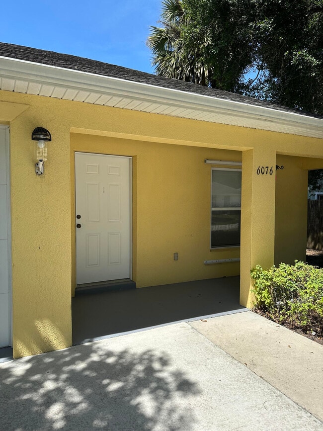 6076 7th St in Vero Beach, FL - Building Photo - Building Photo