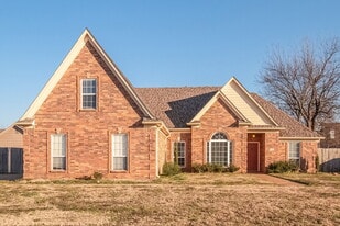 2104 Eubanks Ln in Southaven, MS - Building Photo