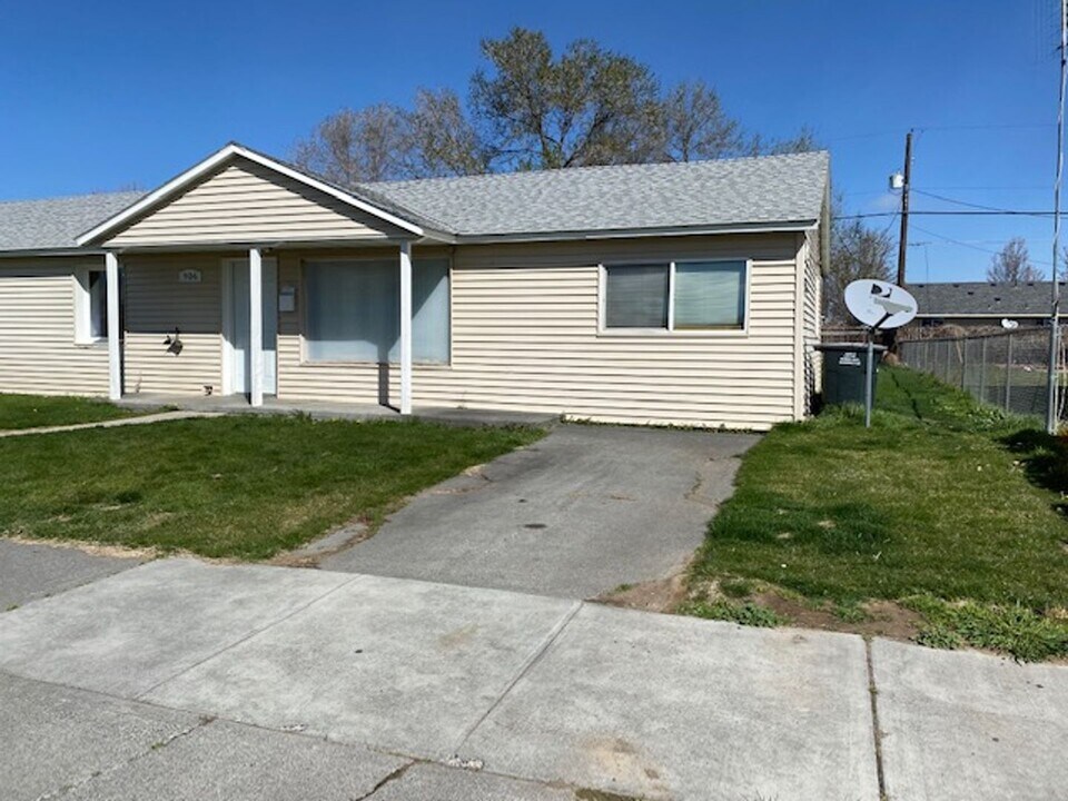 904 S Alderwood Dr-Unit -906 in Moses Lake, WA - Building Photo